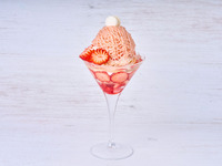 ＊土日祝【季節限定】いちごと桜のモンブランパフェ