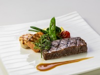 Lava stone grilled two kinds of seafood of the day & top sirloin meat [100g] + side buffet + choice of one drink