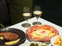 【アラカルト＆フリーフロー】スパークリングワインを含む飲み放題プラン！お食事はお好みの品をご注文ください。