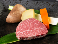 Hibiki Course: 8-course na piging ng karne na nagtatampok ng 100g ng premium steak.