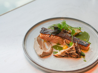 季節のテイスティングコース {主菜：本日の鮮魚料理 }