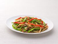 【アラカルト】40.牛肉とピーマンの細切り炒め（青椒牛肉絲）　小盆