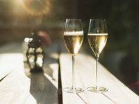 スパークリングワインフリーフロー とシェフセレクションの3種スナック