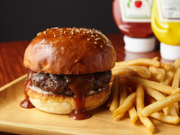 [Daging Wagyu Perang] Burger BBQ Asli