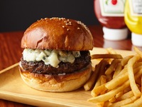 Cheeseburger au gorgonzola [bœuf Wagyu brun]