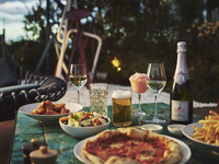 「Pink Flamingo Beer Garden」Premium Plan