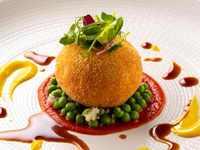 Lunch buffet with your choice of main dish [Saturdays, Sundays, and public holidays in June and July]