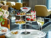 ［13:30 / 14:00］Deluxe Cherry Afternoon tea with Conrad Bear