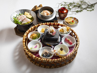 [Edomae Sushi and Flower Basket Lunch] "Colorful 8-Dish Flower Basket Set Meal with Edomae Sushi & Cherry Blossom Sea Bream in Golden Broth Hot Pot" Weekday Special Price: ¥3,990 → ¥3,790 (tax included)