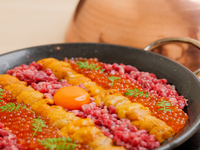 個室確約！新【横浜うしみつ特選コース】「和牛の雲丹ユッケドッグ」「厳選こだわり焼物7種」「厳選ヒレのブリオッシュカツサンド」「究極のうしみつ映えリア」をお召し上がりいただけます