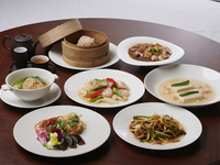 【紫蘭花　しらん】吉切鮫のフカヒレや北京ダック、手包み小籠包やハタ、黒毛和牛などの 厳選食材で初夏の趣を味わうシェフおすすめのコースです。※2名様より承ります。