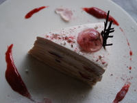 イートイン　数量限定　桜と苺のミルクレープ