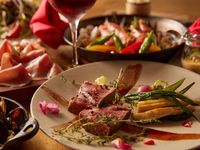 【乾杯ドリンク付ディナー】ピンチョス、前菜、蟹のチャングーロ、メイン国産牛、大山鶏とキノコのカルドソ、自家製プリンなど豪華全8品!