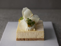 2層の半生チーズケーキ レモン 4名様分【 ¥3,400円(税別) 】