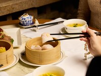  【9/30までの期間限定】"Dim Sum Night" シェアスタイルで楽しむ6品ディナー、アルコールペアリング付き