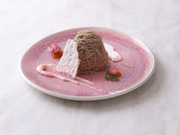 【表参道×母の日】ロゼシャンパンで乾杯！感謝のメッセージ付きデザートで彩るご褒美厳選コース