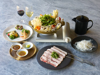 <事前決済>【新定番ムーガタ鍋】乾杯1ドリンク!×焼肉×しゃぶしゃぶ鍋を一緒に味わえるハイブリット鍋コース