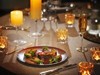 ★～4/26までスペシャルセール！1,500円OFF★＜キャンドル装飾テーブル＞乾杯スパークリングワインとメッセージプレートがついた記念日ディナー -SHIKITEI-