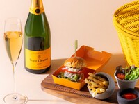 Weekday Lunch Veuve Clicquot Picnic Package