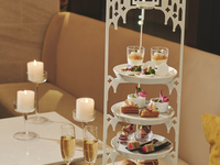 ＜17時～限定＞土日祝『スパークリングワイン1杯付イブニングハイティー』世界三大珍味をはじめとする至福の数々！マリアージュフレールもお替り自由