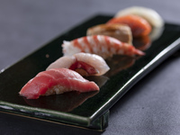 【8周年特別ランチ】江戸前鮨と肉和食のランチコース【平日特別5800円/土日祝6300円】