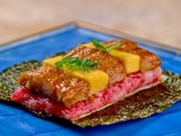 Private room guaranteed. Summer [Sister restaurant Ginza Chikamitsu Yakiniku Top 100 Restaurants 2025 Award Commemorative Course] "Selected Wagyu Beef and Eel Yukke Dog" and "Selected Fillet Beef Spicy Brioche Cutlet Sandwich" Six carefully selected grilled items served with condiments tailored to each cut.