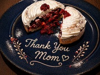 【母の日限定 5/9&5/10】人気のサワークリームチェリーパイで母の日のお祝いを