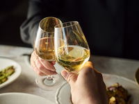 【DINNER】 Premium course with free-flowing natural wines, share style.