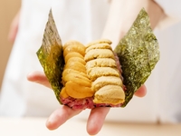 包廂保證！夏季【特製和牛牛柳海膽盛宴套餐】包含：‘精選和牛海膽熱狗 - 上面舖兩排海膽’、‘新式千層酥飯 - 和牛、鮭魚籽、海膽和蟹肉’、以及‘精選牛柳辣味奶油蛋捲三明治’！