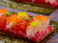期間限定6月30日まで。夏の【梅田うしみつ開店記念コース】飲み放題付き！新商品「厳選和牛の蟹・いくらバラチラシユッケドッグ」「厳選焼物7種」「旨辛担々冷麺」をご提供。