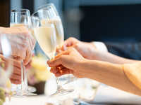 [Recommended for New Year's parties] Full double main course + 2 hours free drinks including sparkling