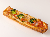 スティックピザ トマト &サラミ【6/1-8/31】