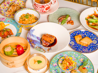 【Water Lily Course】13 Dishes Including Hong Kong Roast Char Siu, Jumbo Prawn Dish, and Seasonal Steamed Soup｜Free-Flow Drink Option Available