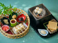 [Weekdays/Cafe] Charcoal-grilled dumpling set