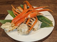 【カニ付き贅沢プラン】人気の50種類以上のブッフェに本ズワイガニ（250g）がセットになったディナーブッフェ！