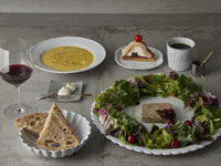  Select Lunch: "Wreath Salad with Seasonal Fruits and Homemade Pate" [¥4,200 (excluding tax)]