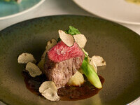 【Menu CADRAN】A luxurious 8-course meal featuring lobster, domestic Wagyu beef, and more.