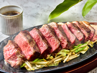 Barley-fed beef sirloin steak (450g)