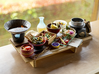 Kyoto-style Donburi Five-Dish Tasting Set ~Wagyu Beef and Summer Vegetables, Sukiyaki Illuminated by the Lights of a Summer Evening~ (Summer Version / July 1st, 2026 onwards)