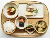 % 和朝食セット 季節の主菜