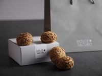Set of 4 cream puffs