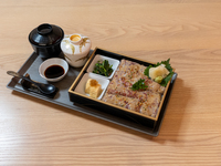 Tuna marinated in sesame sauce (rice bowl)