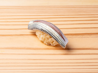 季節のつまみと握りのおまかせ-弟子　特別ランチ②　33,000円（税込）～