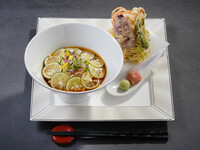 島野菜てんぷらとシークワサー蕎麦(冷)　贅沢サラダバー付き
