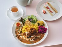 【デザート＆ドリンク付きのスペシャルブランチ】バターチキンのスパイスカレー ミールス仕立て