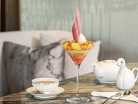 桃のパフェとTWG teaのセット