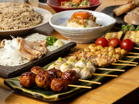 【個室確約プラン】宴会におすすめ！丁寧に焼き上げる焼き鳥や名物の大せいろなど全8品●焼き鳥と蕎麦コース＋2時間飲み放題付