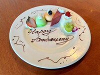 ■ 「はまビア！」のオプション ■メッセージ入りデザートセット 7/2(木)～9/28(月)・・・ Happy Birthday ／ Happy Anniversary のいずれか | 1,500円