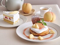 【まもなく終了】ごろごろフレッシュ白桃のパンケーキ＆選べるケーキのセット