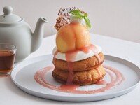 【7/1～スタート】平日だけのお得なフリードリンクセット / まるごとフレッシュ白桃とミルキークリームのパンケーキ